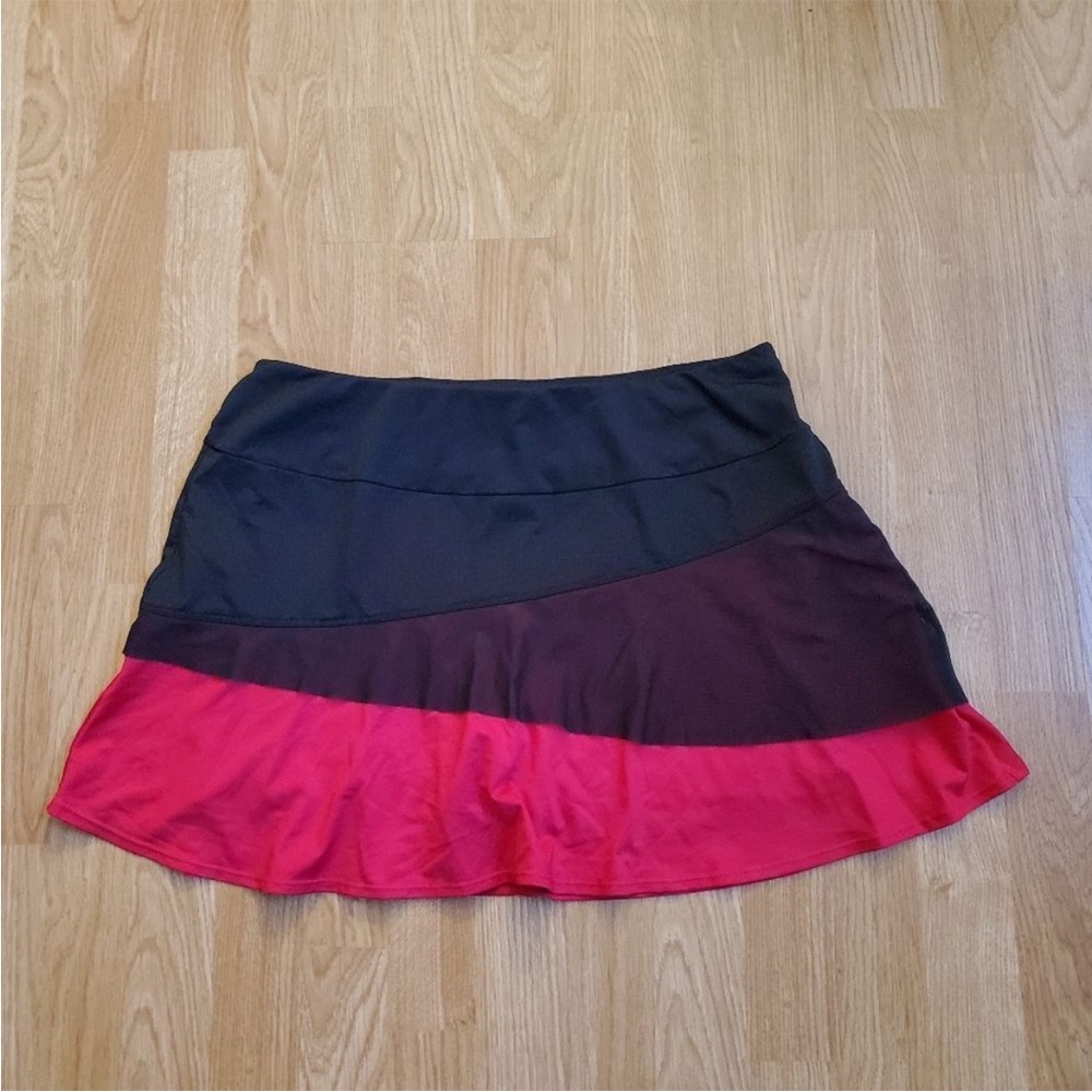 Tail Black and Red Tennis or Golf Skort ladies size large 12-14 skirt short red